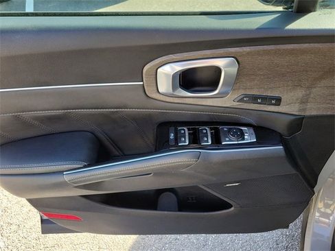 Used 2023 Kia Sorento SX Prestige image 19