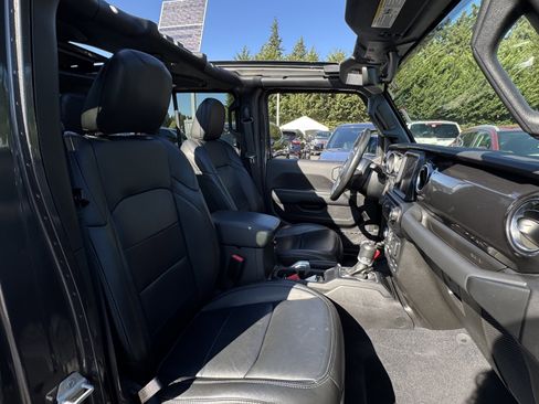 Used 2022 Jeep Wrangler Unlimited Sahara image 8