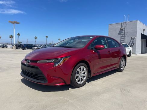 Used 2025 Toyota Corolla LE image 5