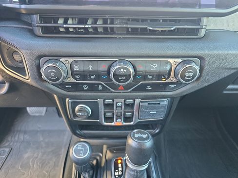 Used 2024 Jeep Wrangler Sport S image 27