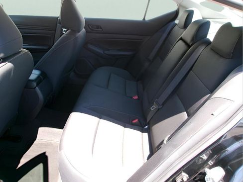 Used 2024 Nissan Altima 2.5 SV FWD image 10