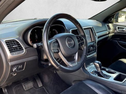 Used 2018 Jeep Grand Cherokee Altitude RWD image 14