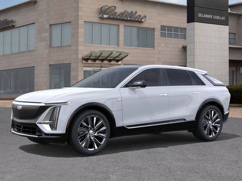 New 2026 Cadillac Lyriq Signature Luxury AWD/4WD image 2