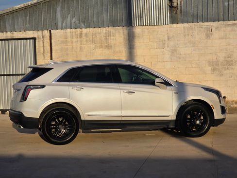 Used 2017 Cadillac XT5 Luxury w/ Driver Awareness Package image 9