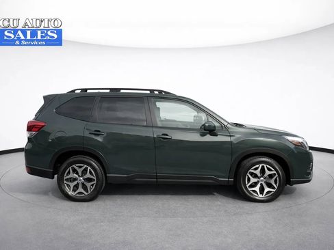 Used 2022 Subaru Forester Premium image 7