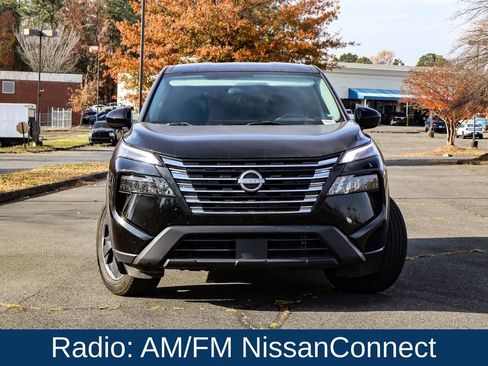 Used 2024 Nissan Rogue SV image 2