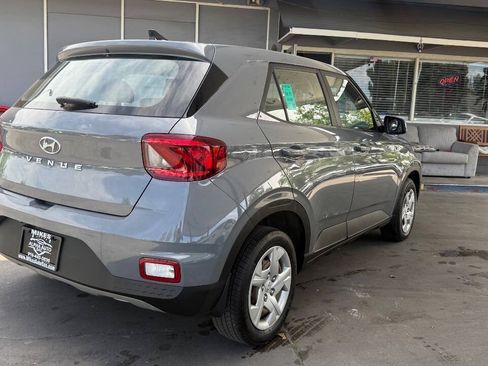 Used 2020 Hyundai Venue SE FWD image 24