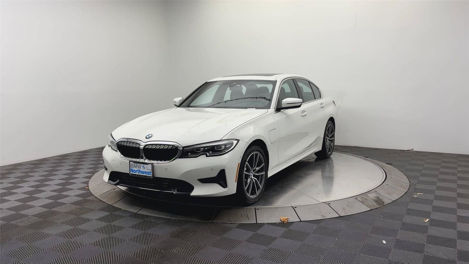 Used 2021 BMW 330e xDrive w/ Convenience Package AWD/4WD image 9