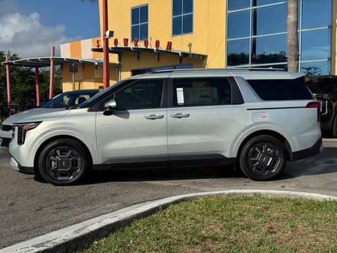 New 2026 Kia Carnival EX FWD image 3