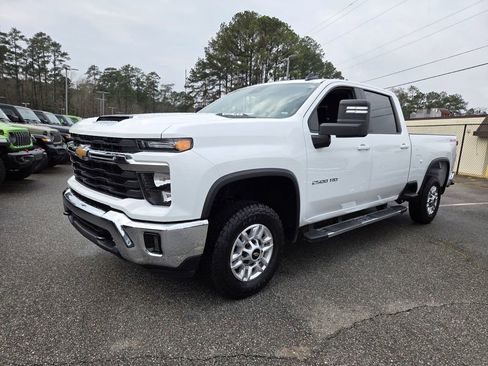 Used 2025 Chevrolet Silverado 2500 LT w/ Convenience Package image 3