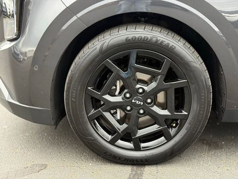 Used 2025 Kia Carnival SX image 9