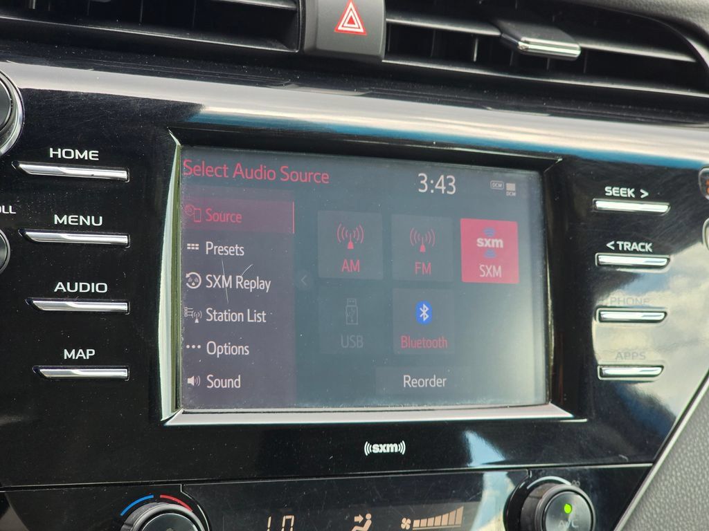 Used 2020 Toyota Camry SE FWD image 39