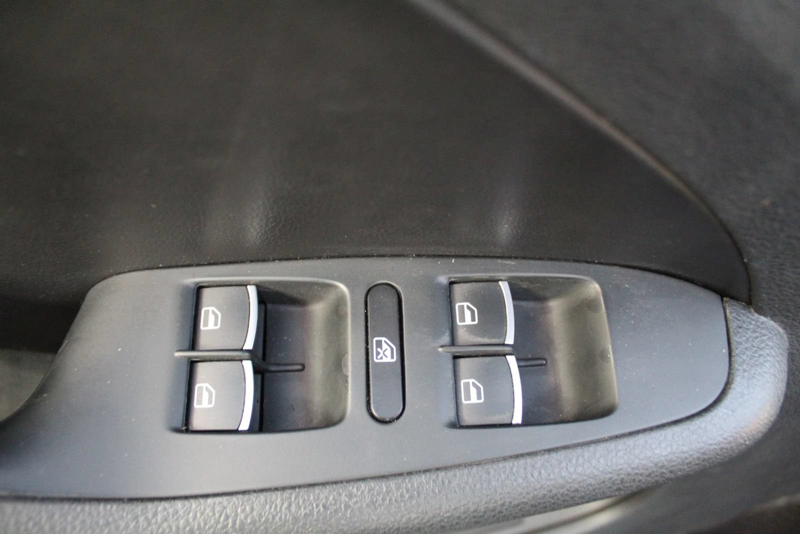 Used 2013 Volkswagen Jetta SE FWD image 27