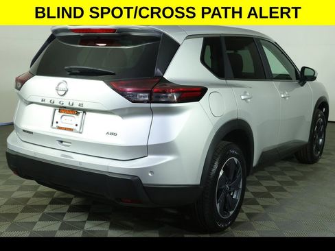 Used 2025 Nissan Rogue SV AWD/4WD image 6