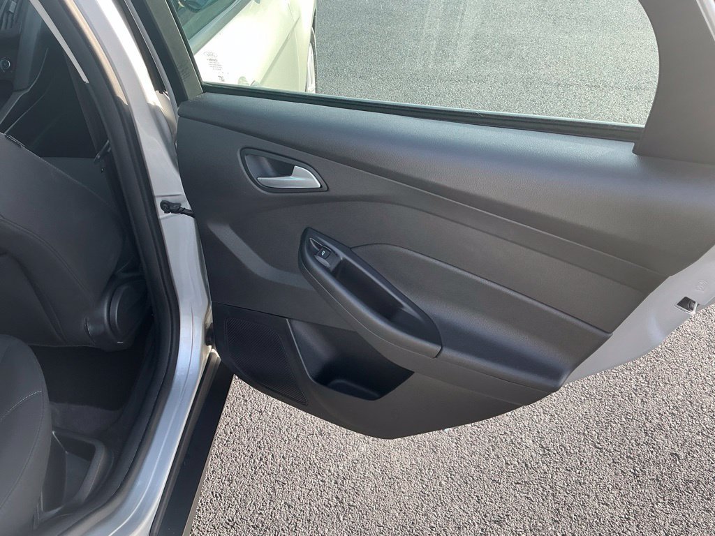 Used 2018 Ford Focus SE w/ Cold Weather Package FWD image 29