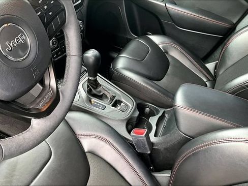 Used 2022 Jeep Cherokee Trailhawk AWD/4WD image 14