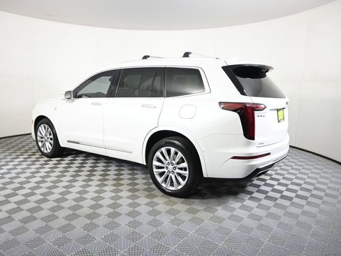 Used 2020 Cadillac XT6 Premium Luxury w/ Platinum Package AWD/4WD image 4