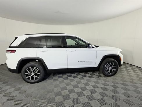 New 2025 Jeep Grand Cherokee Limited image 3