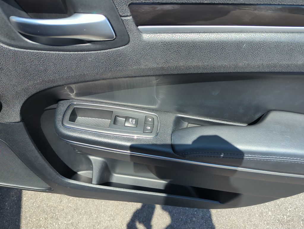 Used 2015 Chrysler 300 Limited RWD image 31