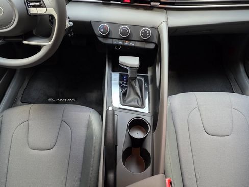 New 2026 Hyundai Elantra SE image 21