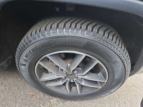 Used 2019 Jeep Grand Cherokee Limited w/ Luxury Group II image 2