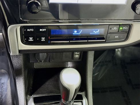 Used 2019 Toyota Corolla LE image 7