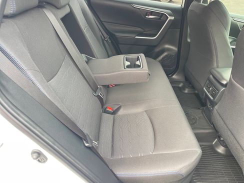 Used 2022 Toyota RAV4 SE image 18