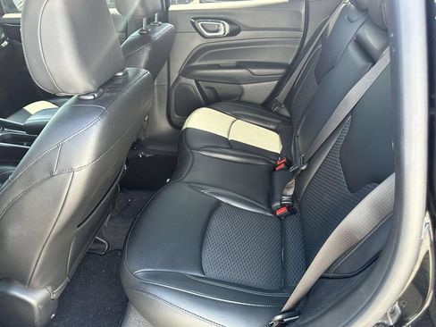Used 2023 Jeep Compass Latitude AWD/4WD image 11
