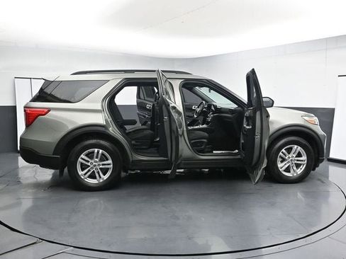 Used 2020 Ford Explorer XLT w/ Comfort Package AWD/4WD image 38