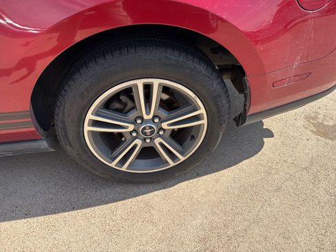 Used 2010 Ford Mustang Coupe image 9