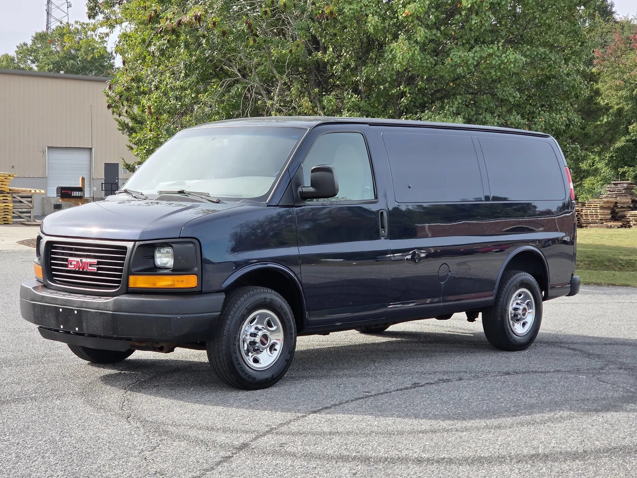 Used 2015 GMC Savana 3500 RWD image 4