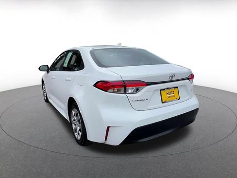 Used 2025 Toyota Corolla LE FWD image 9