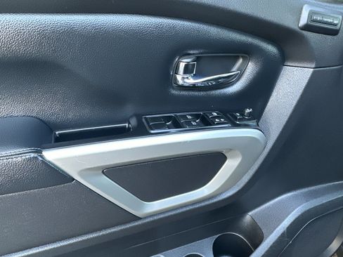 Used 2017 Nissan Titan SL image 11