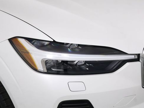 Certified 2022 Volvo XC60 B5 Momentum w/ Climate Package FWD image 26