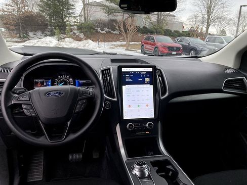 Used 2024 Ford Edge SE w/ Black Appearance Package image 19