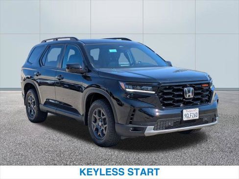 Certified 2023 Honda Pilot TrailSport image 4