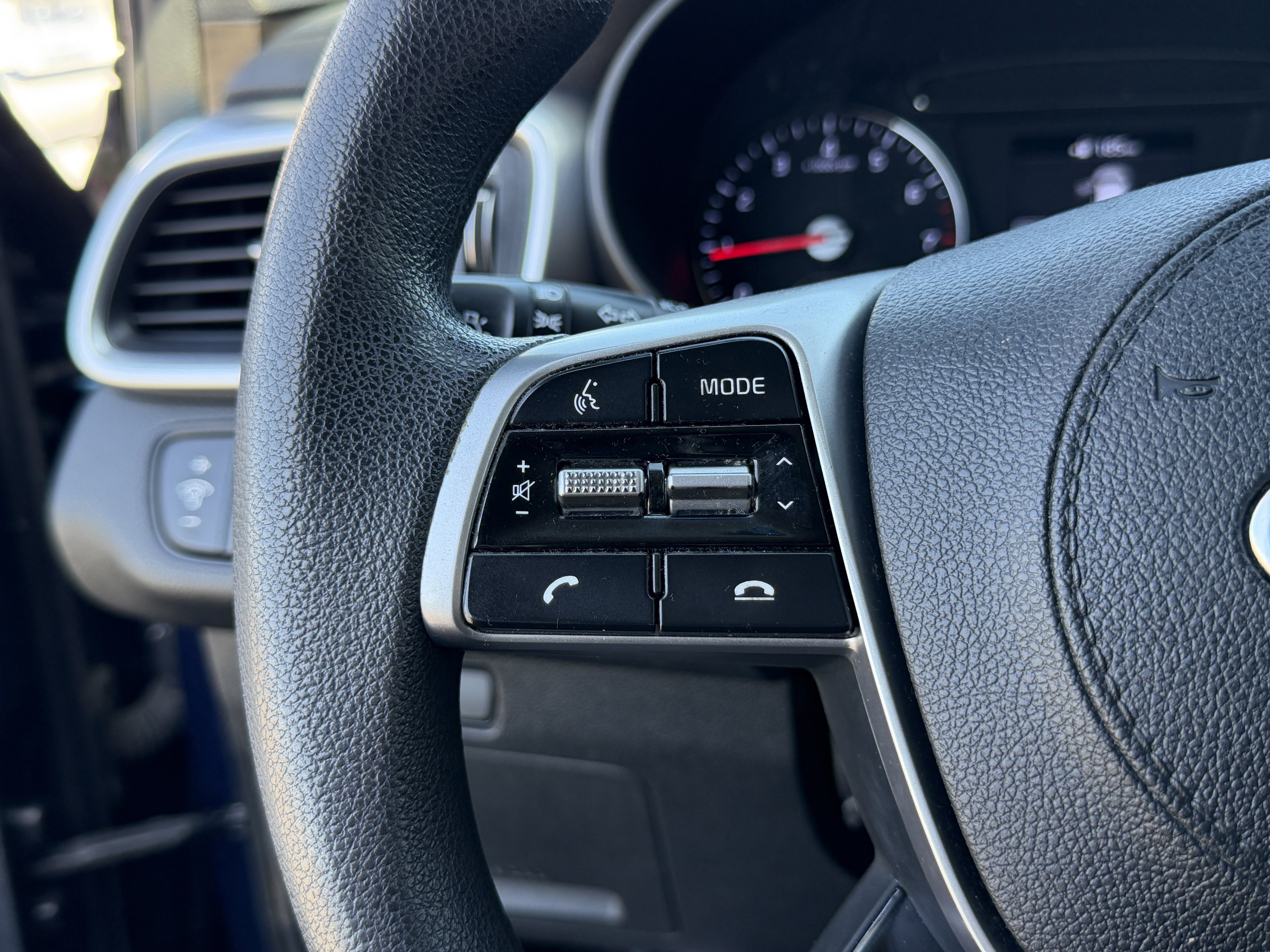 Used 2019 Kia Sorento FWD image 18