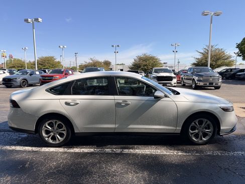 Used 2023 Honda Accord LX image 2