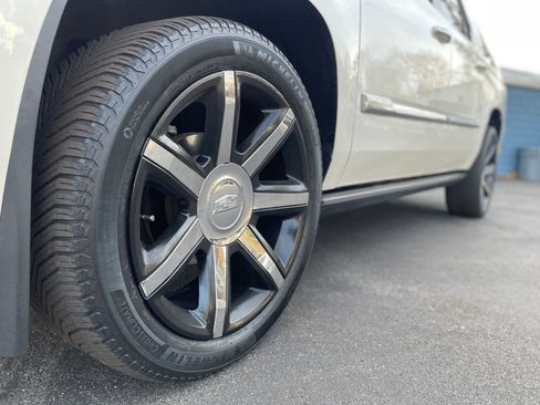 Used 2015 Cadillac Escalade ESV Premium image 27