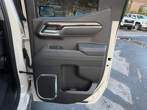 New 2026 GMC Sierra 1500 SLE image 20