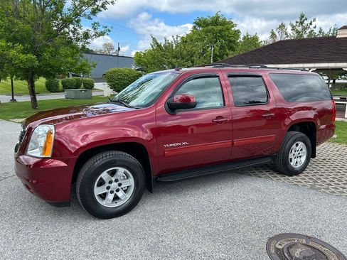 Used 2010 GMC Yukon XL SLE w/ SLE-2 Equipment Package AWD/4WD image 9