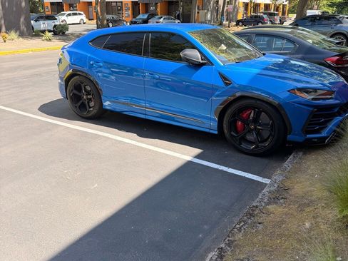 Used 2020 Lamborghini Urus AWD/4WD image 1