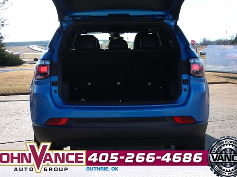 Used 2025 Jeep Compass Latitude w/ Altitude Special Edition image 8