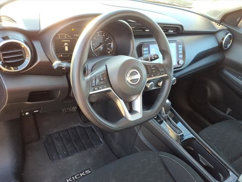 Used 2023 Nissan Kicks SV image 8