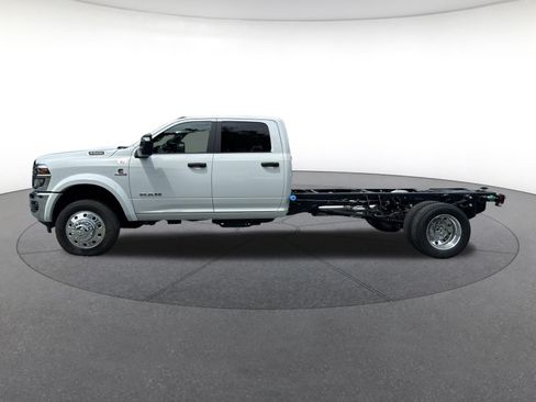 New 2026 RAM 5500 4x4 Crew Cab image 2