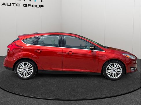 Used 2018 Ford Focus Titanium FWD image 9