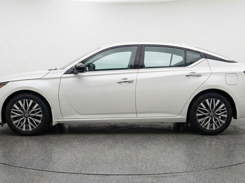 Used 2025 Nissan Altima 2.5 SV image 5
