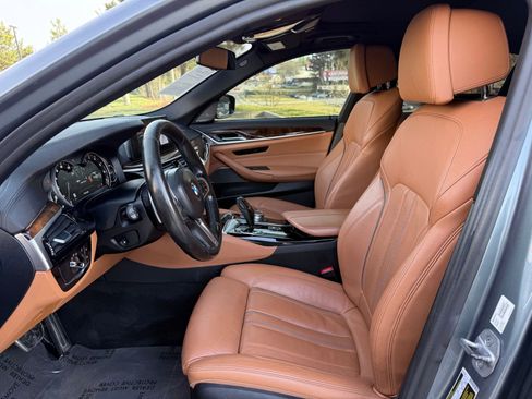 Used 2018 BMW M550i xDrive w/ Driving Assistance Package image 34