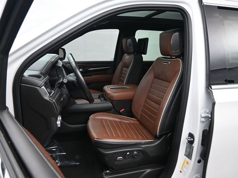 Used 2023 GMC Yukon XL Denali Ultimate AWD/4WD image 24