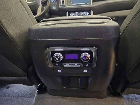 Used 2024 GMC Yukon XL Denali image 39